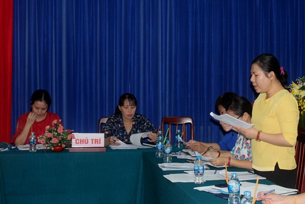 Đại diện Hội Liên hiệp phụ nữ tỉnh thông qua dự thảo 2 đề án