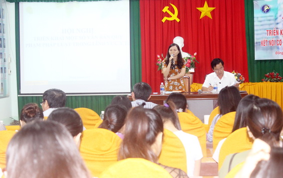 Phó giám đốc Bảo hiểm xã hội tỉnh Nguyễn Thị Quy lưu ý các cơ sở y tế tư nhân thực hiện đúng các quy định liên quan đến bảo hiểm y tế