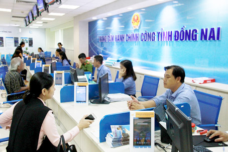 Người dân và doanh nghiệp đến giải quyết thủ tục hành chính tại Trung tâm hành chính công tỉnh Đồng Nai.