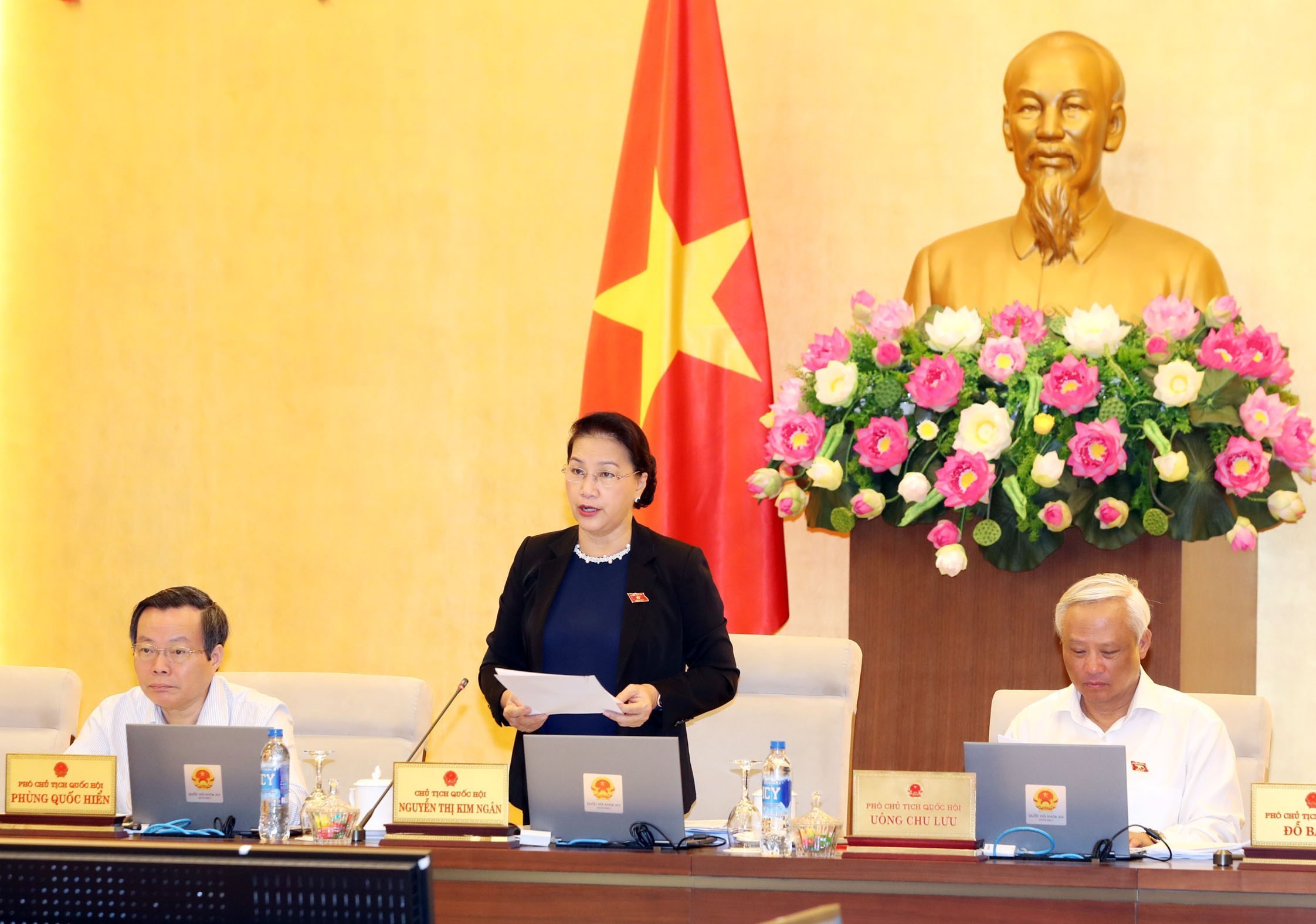 Chủ tịch Quốc hội Nguyễn Thị Kim Ngân phát biểu khai mạc phiên họp. Ảnh: TTXVN