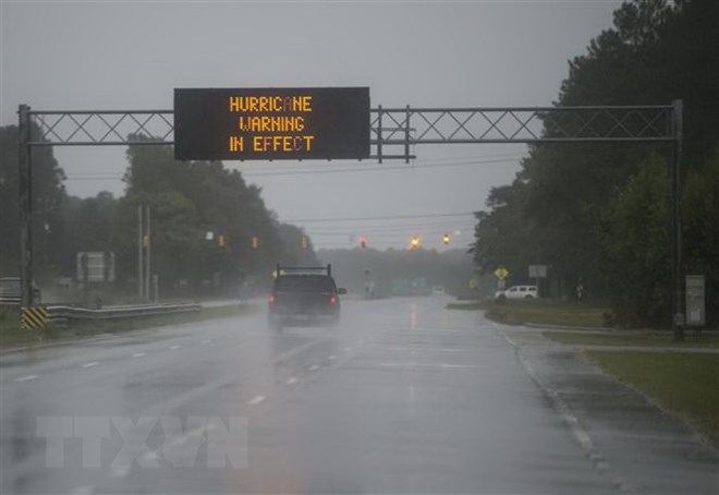 Mưa lớn do ảnh hưởng của bão Florence tại Wilmington, bang Bắc Carolina, Mỹ. (Ảnh: AFP/TTXVN)