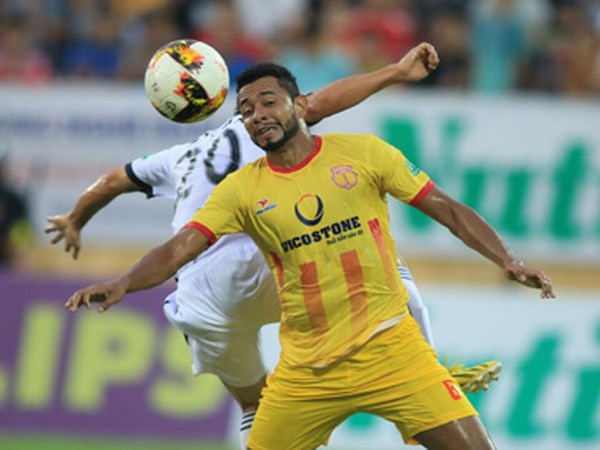 Do các đội hạng Nhất không đăng ký ngoại binh ở mùa giải 2018 nên chân sút ngoại Pereira (Nam Định) sẽ không góp mặt trong trận play-oﬀ gặp Hà Nội B.