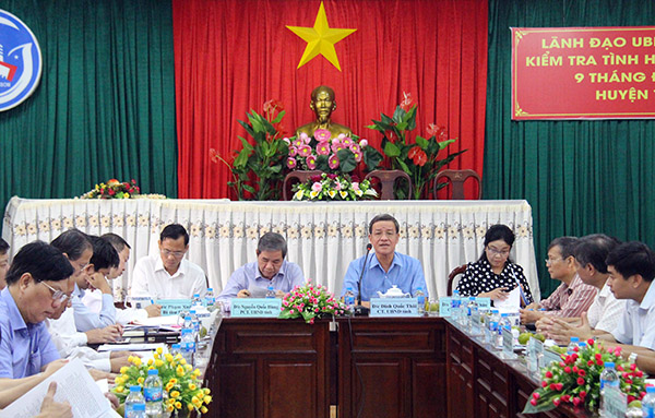 Chủ tịch UBND tỉnh Đinh Quốc Thái và Phó chủ tịch UBND tỉnh Nguyễn Quốc Hùng chủ trì buổi làm việc với UBND huyện Trảng Bom.