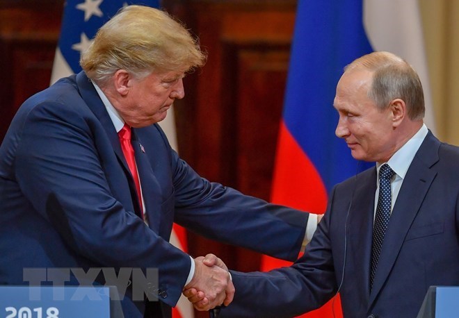 Tổng thống Nga Vladimir Putin (phải) và Tổng thống Mỹ Donald Trump trong cuộc họp báo sau cuộc gặp thượng đỉnh ở Helsinki, Phần Lan ngày 16-7. (Nguồn: AFP/ TTXVN)