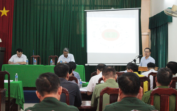 Ông Nguyễn Xuân Thanh, Phó giám đốc Sở Văn hóa, thể thao – du lịch phát biểu tại buổi họp với các đoàn tham dự diễu hành lễ khai mạc Đại hội TDTT tỉnh.