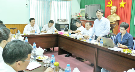 Vụ trưởng Vụ Pháp chế Bộ Lao động - thương binh và xã hội Hà Đình Bốn phát biểu tại buổi làm việc với các sở, ngành của Đồng Nai.