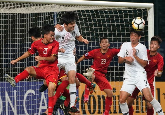 U19 Việt Nam (áo đỏ) chia tay giải U19 châu Á sau khi thua cả ba trận. (Nguồn: AFC)