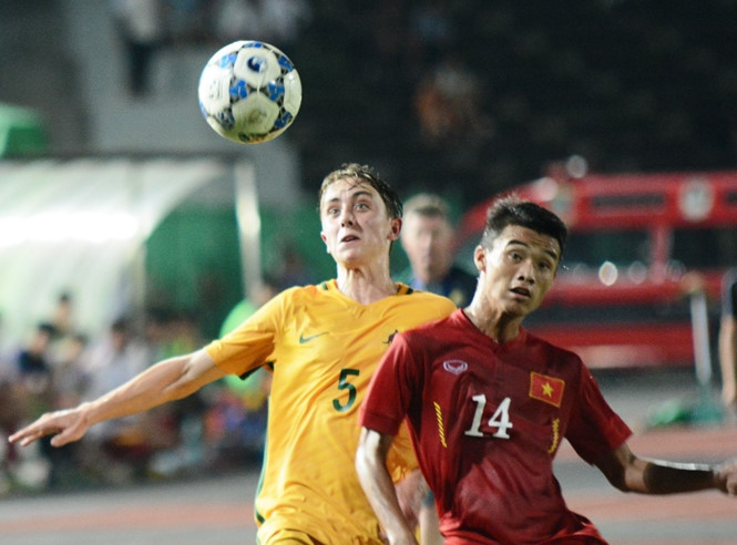 U.16 Việt Nam (áo đỏ) lội ngược dòng trước U.16 Úc
