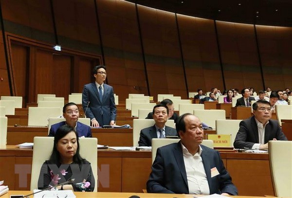Phó Thủ tướng Vũ Đức Đam trả lời chất vấn của các Đại biểu Quốc hội. (Ảnh: Dương Giang/TTXVN)