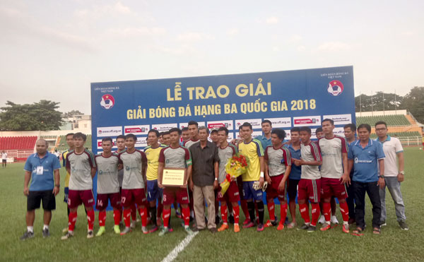 Với 7 điểm sau 3 vòng đấu, đội Hoàng Sang TP Hồ Chí Minh đứng đầu bảng B  và giành quyền thăng hạng Nhì 2019
