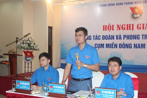 Đồng chí Bùi Quang Huy, Bí thư Ban chấp hành Trung ương Đoàn phát biểu tại hội nghị 