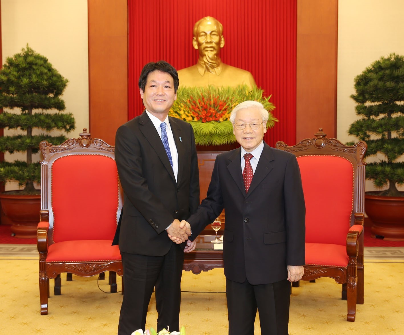 Tổng Bí thư, Chủ tịch nước Nguyễn Phú Trọng tiếp Hạ nghị sĩ Sonoura Kentaro, Đặc phái viên của Thủ tướng Nhật Bản Shinzo Abe.  Ảnh: TTXVN