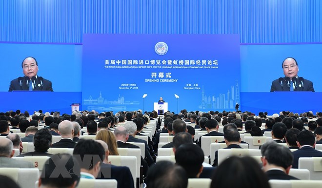 Thủ tướng Nguyễn Xuân Phúc phát biểu tại lễ khai mạc CIIE 2018. (Ảnh: Thống Nhất/TTXVN)