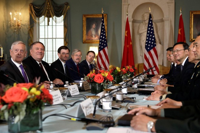 Quang cảnh cuộc gặp giữa các quan chức ngoại giao và quốc phòng hàng đầu của Mỹ và Trung Quốc. (Nguồn: pbs.org)