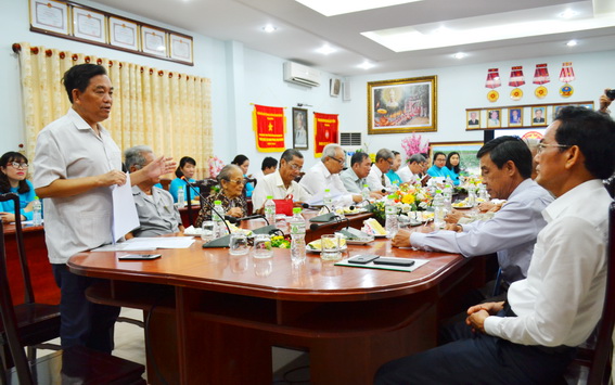 Chủ tịch Ủy ban MTTQ Việt Nam tỉnh Huỳnh Văn Tới phát biểu tại buổi họp mặt