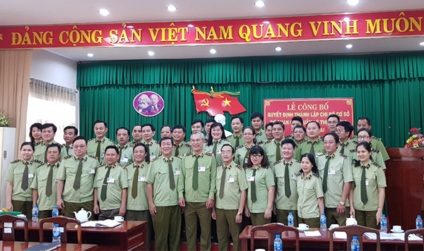 Tập thể cán bộ, đảng viên Chi bộ cơ sở Cơ quan Cục Quản lý thị trường tỉnh Đồng Nai