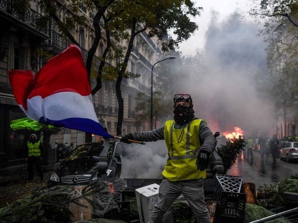 Biểu tình vẫn tiếp diện tại thủ đô Paris của Pháp. (Nguồn: Sky News)