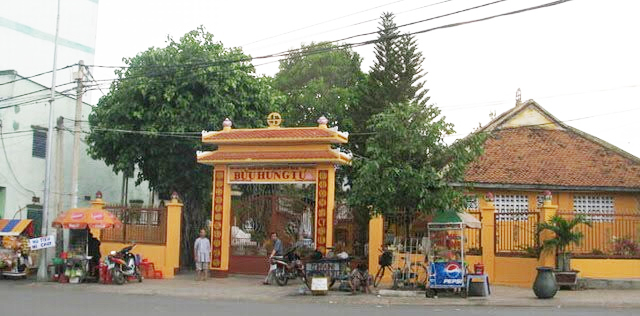 Chùa Cô hồn (Bửu Hưng tự) hiện tọa lạc trên đường Phan Đình Phùng (KP.2, phường Quang Vinh,  TP.Biên Hòa).
