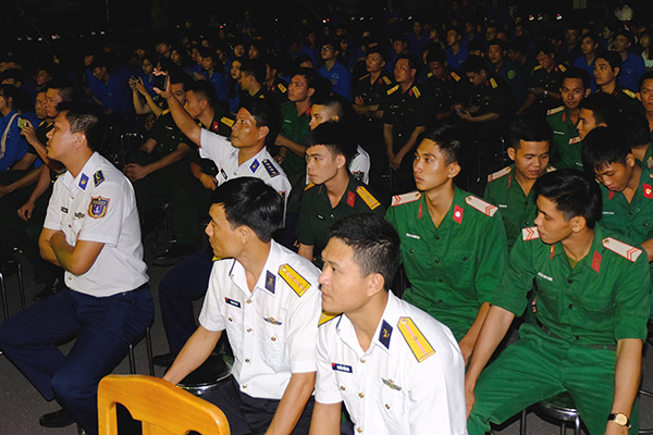 Hàng trăm đoàn viên, thanh niên các đơn vị, địa phương tham dự chương trình giao lưu văn nghệ 