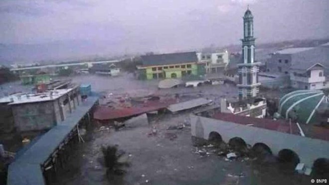 Hiện trường sau sóng thần ở Indonesia. (Nguồn: DW)