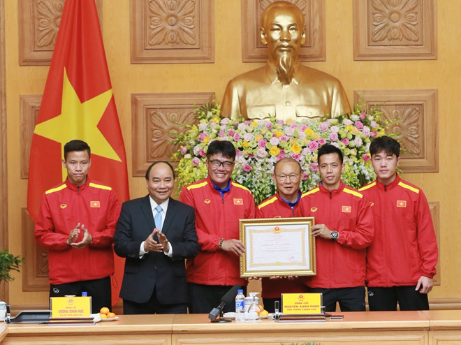 Thủ tướng Nguyễn Xuân Phúc gặp mặt, biểu dương thành tích của đội tuyển Việt Nam sau khi đăng quang ngôi vô địch AFF Cup 2018.