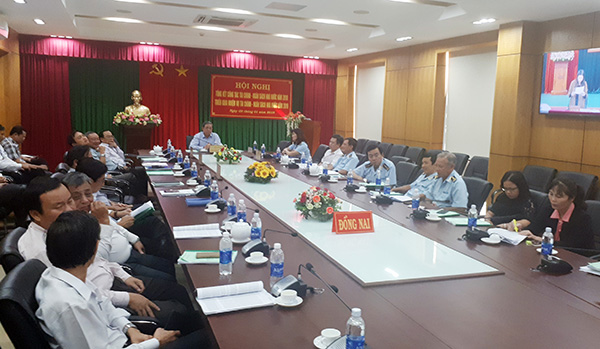 Phó chủ tịch UBND tỉnh Nguyễn Quốc Hùng đại diện điểm cầu Đồng Nai dự hội nghị trực tuyến.