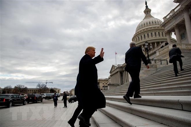 Tổng thống Mỹ Donald Trump tới đồi Capitol để dự cuộc họp với giới lãnh đạo nghị sĩ Quốc hội ngày 9-1-2019. (Ảnh: THX/TTXVN)
