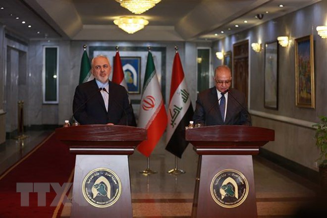 Ngoại trưởng Iraq Mohammed al-Hakim  (phải) trong cuộc họp báo chung với người đồng cấp Iran Mohammad Javad Zarif tại Baghdad ngày 13-1-2019. (Nguồn: THX/TTXVN)