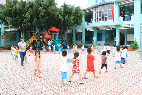 Hiện nay dân số của Đồng Nai đứng thứ 5 cả nước. Trong ảnh: Các cháu Trường mầm non xã Đắc Lua (huyện Tân Phú) trong giờ vui chơi tại trường (ảnh minh họa).