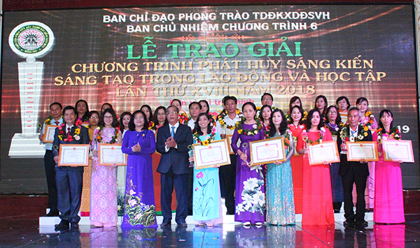 Các cá nhân đoạt giải của Chương trình 6 nhận khen thưởng