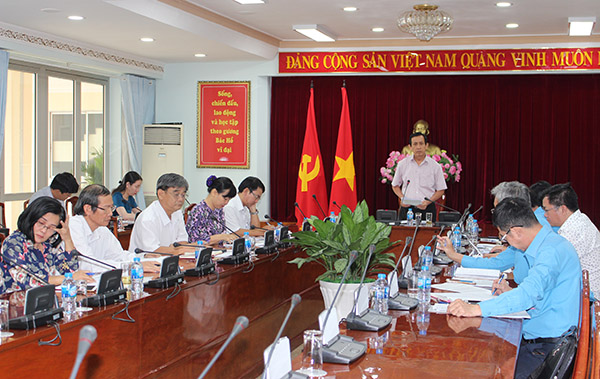 Thường trực Tỉnh ủy Phạm Văn Ru phát biểu kết luận tại buổi làm việc.