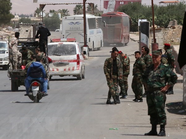 Binh sỹ Syria tuần tra tại ngoại ô thủ đô Damascus. (Nguồn: AFP/TTXVN)