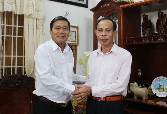 Đồng chí Lê Văn Dành thăm nguyên Ủy viên Ban thường vụ Tỉnh ủy đồng chí Trương Văn Vở