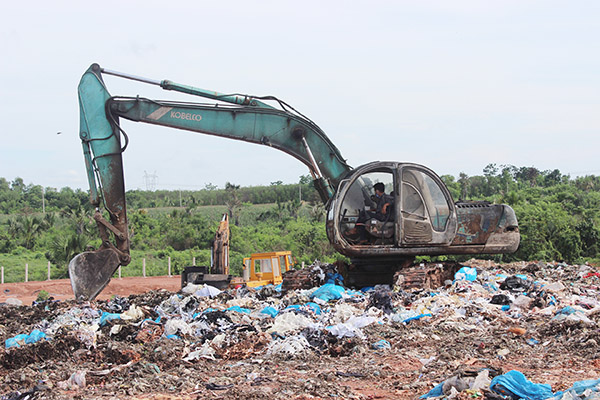 Chất thải sinh hoạt ở Khu xử lý rác Vĩnh Tân (huyện Vĩnh Cửu) vẫn chôn lấp 100%