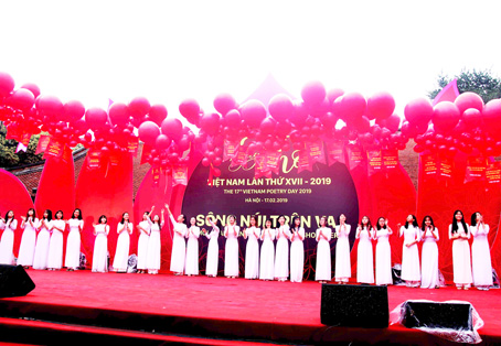 Lễ hội thả thơ tại buổi khai mạc Ngày Thơ Việt Nam lần thứ XVII-2019