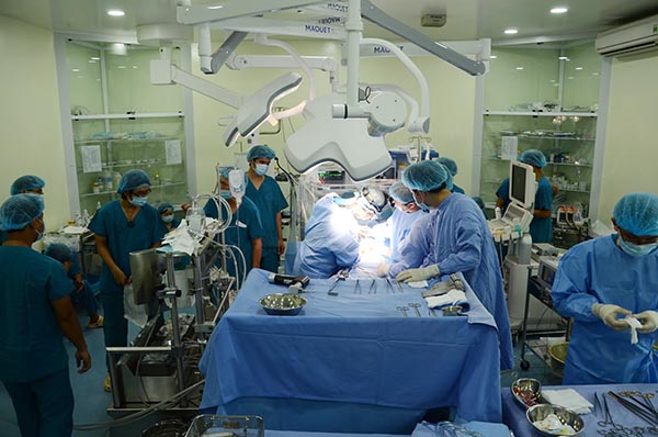 Một ca phẫu thuật tại Bệnh viện đa khoa Thống Nhất (TP.Biên Hòa) sau tín hiệu báo động đỏ.