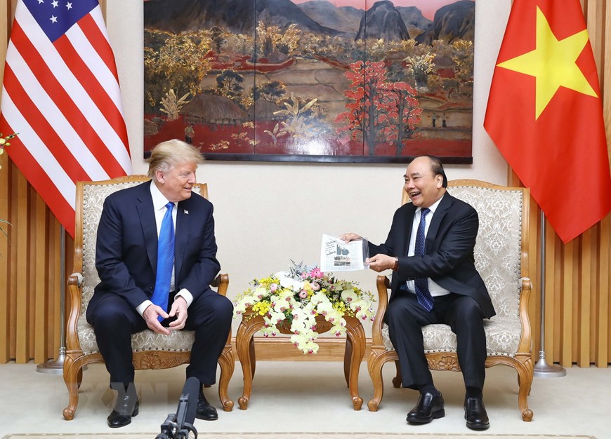Thủ tướng Nguyễn Xuân Phúc hội kiến Tổng thống Hoa Kỳ Donald Trump. (Ảnh: Thống Nhất/TTXVN)