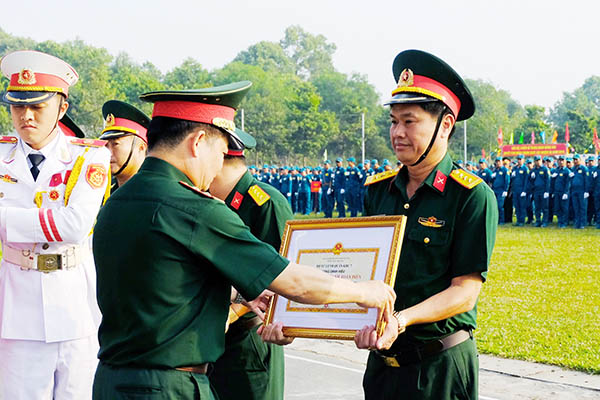 Ban Chỉ huy quân sự huyện Thống Nhất nhận danh hiệu đơn vị vững mạnh toàn diện 2018
