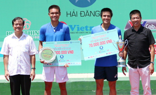 Tay vợt của Hải Đăng Tây Ninh Daniel Nguyễn (thứ 2 từ phải sang) lần đầu vô địch tại Việt Nam