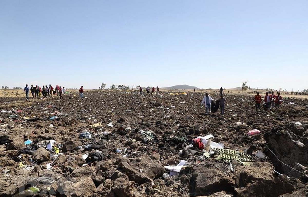 Hiện trường vụ rơi máy bay của hãng hàng không Ethiopian Airlines, gần Bishoftu, Ethiopia, ngày 10-3-2019. (Nguồn: AFP/TTXVN)