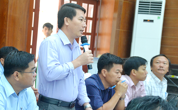 Chủ tịch UBND xã Suối Trầu Nguyễn Văn Hiệp cung cấp một số thông tin về những băn khoăn của người dân trong vùng dự án 