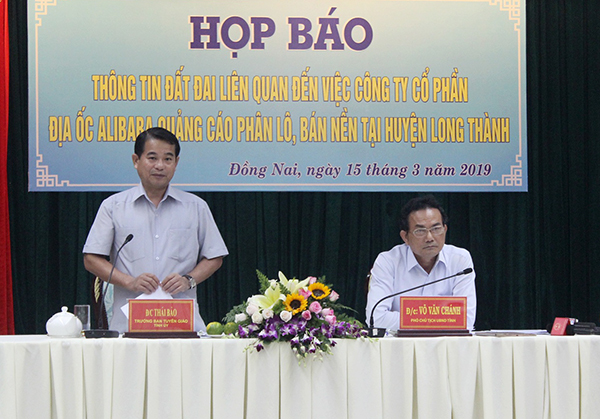 Trưởng ban Tuyên giao Tỉnh ủy Thái Bảo trao đổi thông tin với các cơ quan báo đài.