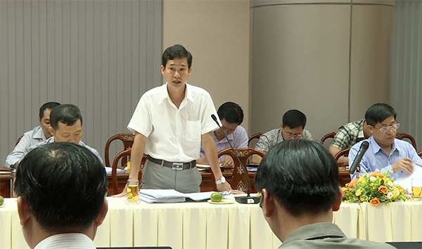 Phó chủ tịch UBND huyện Long Thành Nguyễn Tân Hưng trả lời tại cuộc họp báo.