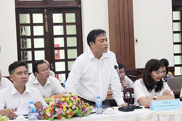 Cục trưởng Cục thuế Nguyễn Văn Công đóng góp ý kiến tại hội nghị.