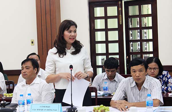 Bà hùng Thị Bích Hường, Cục trưởng Cục Hải quan phát biểu tại hội nghị.