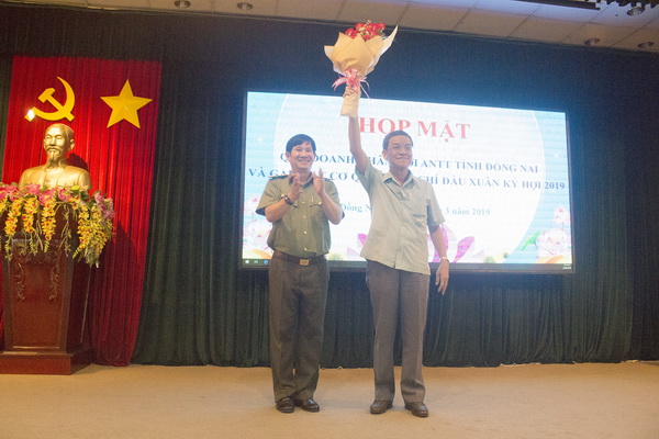 Chủ tịch UBND tỉnh Đinh Quốc Thái ủng hộ Quỹ doanh nhân với ANTT 50 triệu đồng