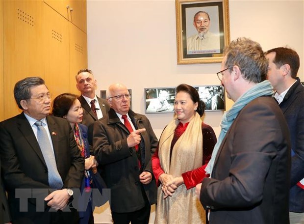Chủ tịch Quốc hội Nguyễn Thị Kim Ngân thăm không gian Hồ Chí Minh. (Ảnh: Trọng Đức/TTXVN)