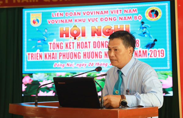 Ông Nguyễn Hoàng Hiệp, Trưởng ban Vovinam Đông Nam bộ, Chủ tịch Liên đoàn Vovinam Bình Dương phát biểu tại hội nghị
