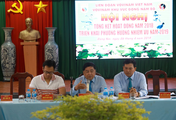 Võ sư Trần Văn Mỹ, Phó chủ tịch Liên đoàn Vovinam Việt Nam phát biểu chỉ đạo tại hội nghị