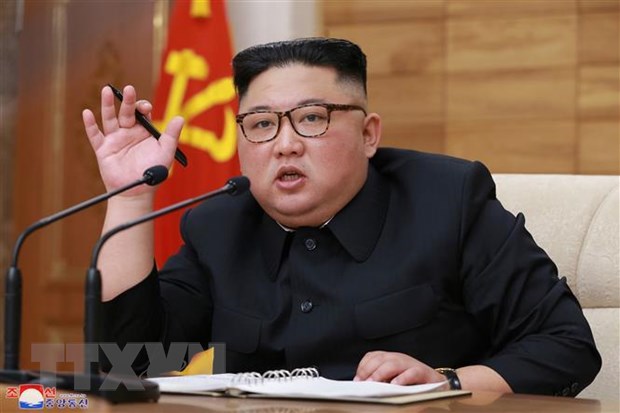Nhà lãnh đạo Triều Tiên Kim Jong-un phát biểu tại cuộc họp mở rộng của Bộ Chính trị Trung ương đảng Lao động Triều Tiên, ở Bình Nhưỡng, ngày 9-4-2019. (Ảnh: Yonhap/ TTXVN)